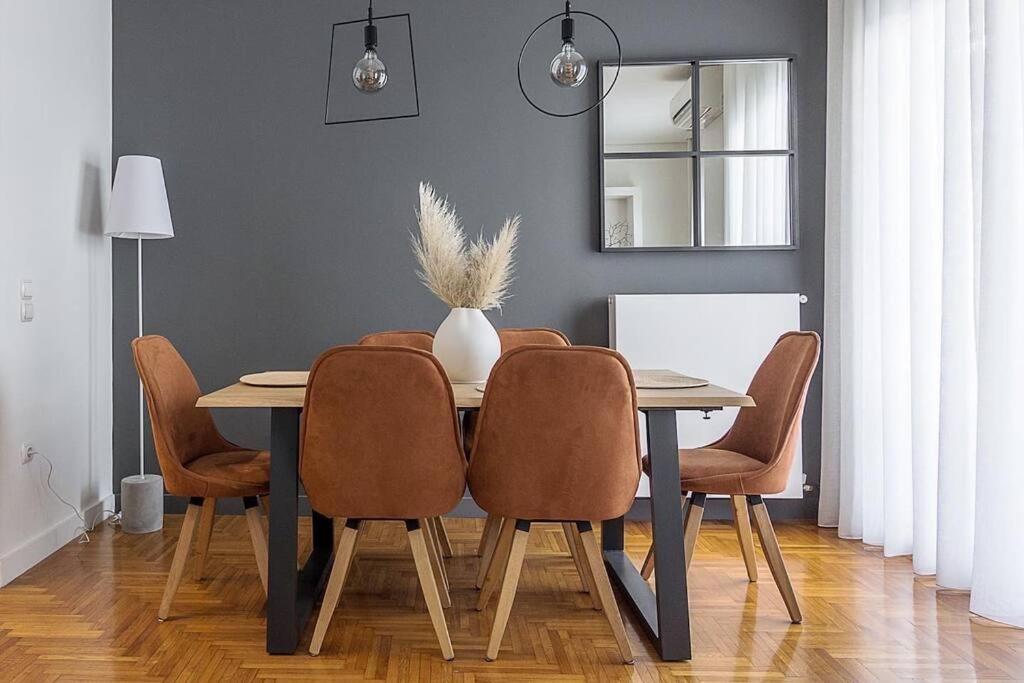 A Unique Apartment In The Historical Center-3Bds Атина Екстериор снимка