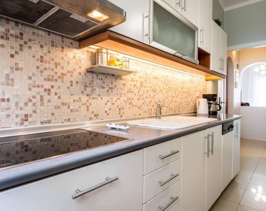 A Unique Apartment In The Historical Center-3Bds Атина Екстериор снимка