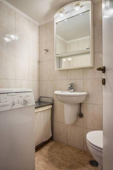 A Unique Apartment In The Historical Center-3Bds Атина Екстериор снимка