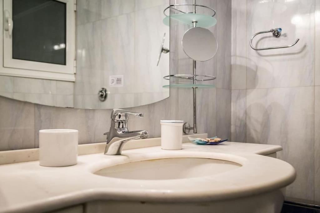 A Unique Apartment In The Historical Center-3Bds Атина Екстериор снимка